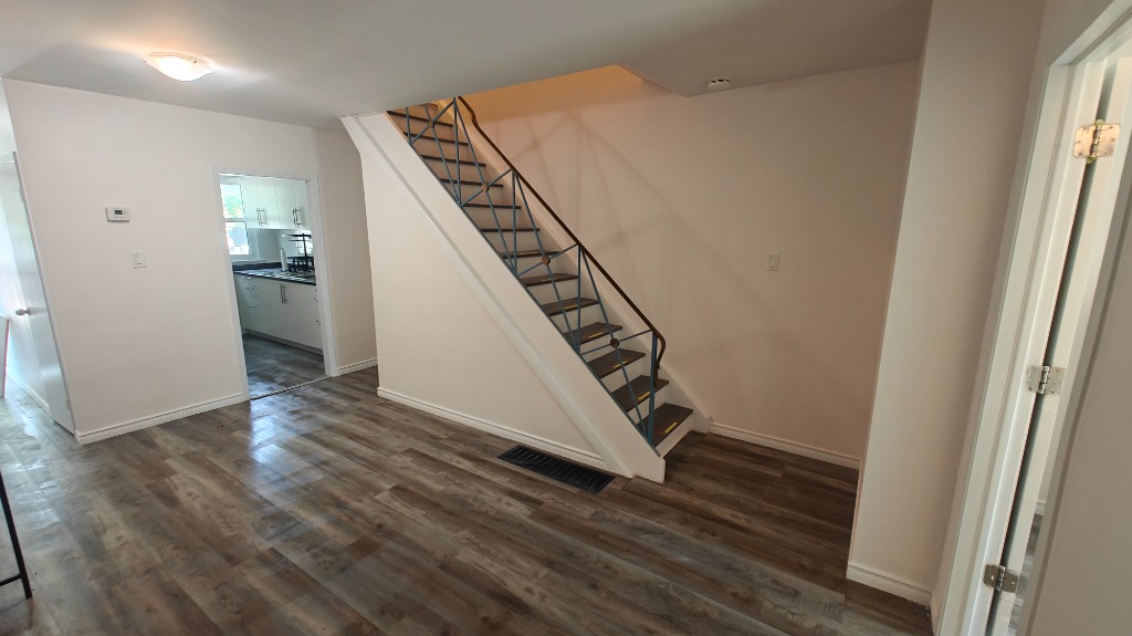 Completed wall and casing trim transition